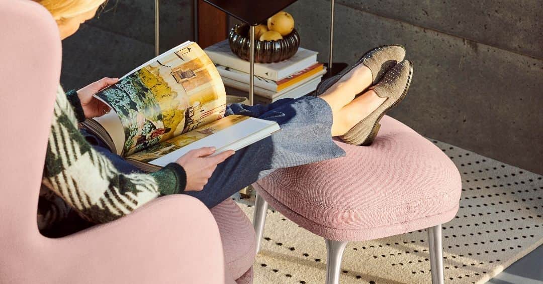 フリッツハンセンさんのインスタグラム写真 - (フリッツハンセンInstagram)「A Ro™ footstool is the perfect place to put your feet up.  Explore more via link in bio  #fritzhansen #roloungechair #jamiehayon#chairs #loungechair #designchair #livingroom #livingroomdecor #livingroomdesign #인테리어디자인 #북유럽디자인 #北欧インテリア #프리츠한센 #フリッツハンセン」6月23日 16時00分 - fritzhansen