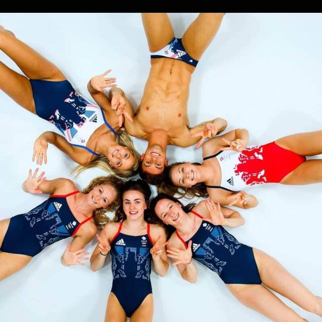 トニア・コーチさんのインスタグラム写真 - (トニア・コーチInstagram)「💙🖤❤️💛💚 Happy Olympic day!!! Memories that last a life time 💙 2008 2012 2016 💙  #happyolympicday #Olympicday #hardwork #diving #swimsuit #memories #sport」6月23日 16時02分 - toniacouch