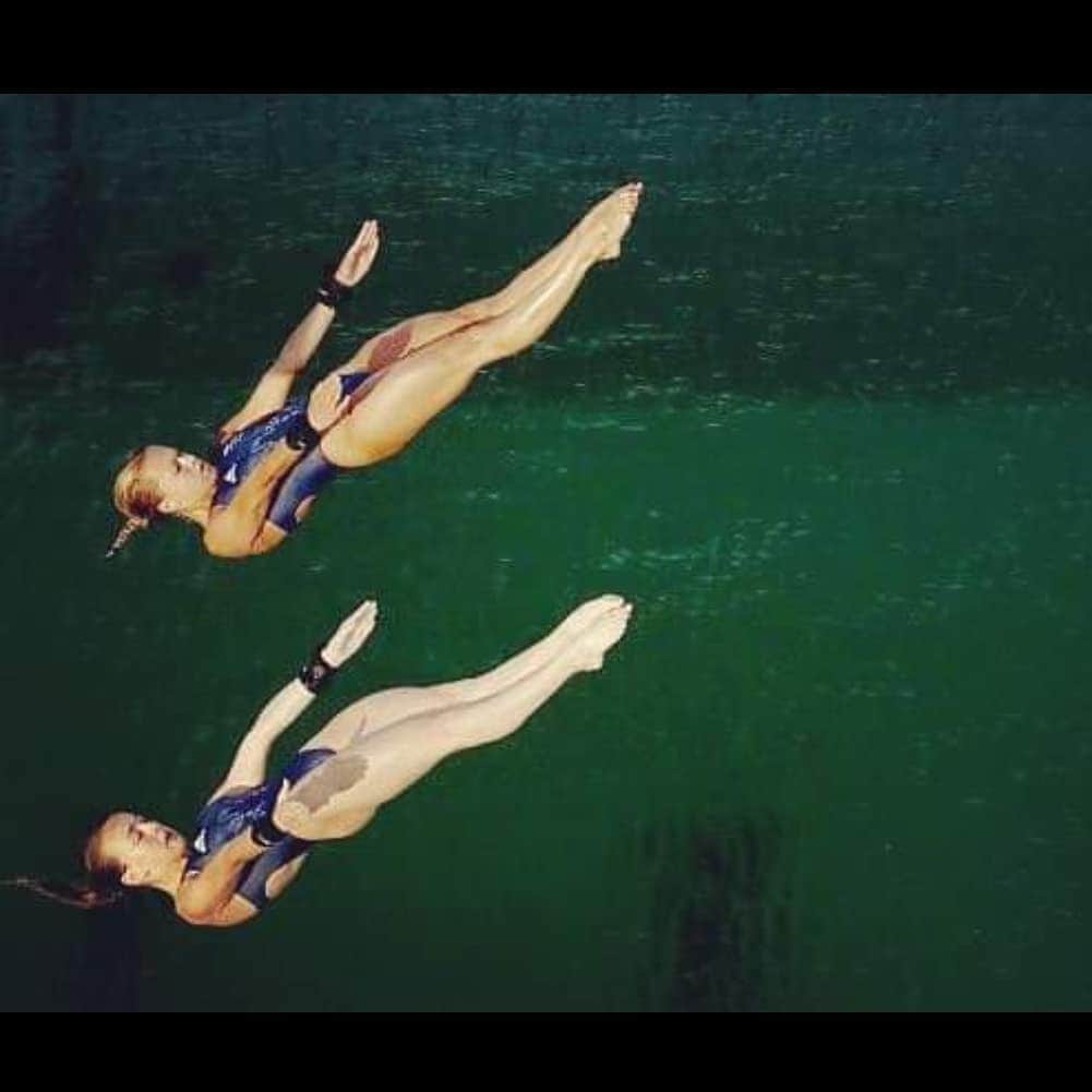トニア・コーチのインスタグラム：「💙🖤❤️💛💚 Happy Olympic day!!! Memories that last a life time 💙 2008 2012 2016 💙  #happyolympicday #Olympicday #hardwork #diving #swimsuit #memories #sport」