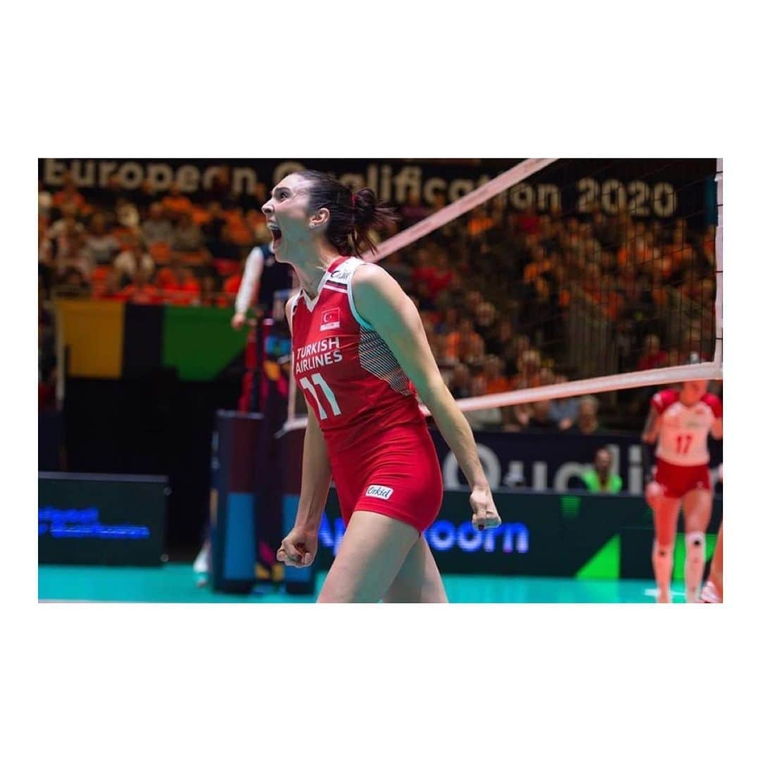 ナズ・アイデミルのインスタグラム：「O zaman Tokyo bileti aldığımız turnuvadan bir fotoğrafla günü kutlayalım ➡️ #HappyOlympicDay #TeamTurkey 🇹🇷🧿」
