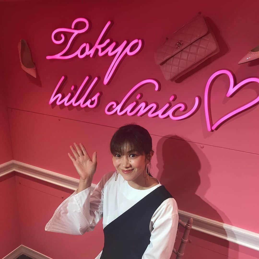 潮田玲子さんのインスタグラム写真 - (潮田玲子Instagram)「4か月ぶりに @tokyo_hills_clinic へお肌のメンテナンス😍 マスクの刺激なんかでも肌がゆらいでたけど、触り心地が全然変わる😍🙌 嬉しっ💘  #東京ヒルズクリニック #お肌のメンテナス #ピーリング #レーザートーニング #美肌トリートメント #しみしわたるみ  #怖い怖い #何かと気になるお年頃💦」6月23日 16時33分 - reikoshiota_official