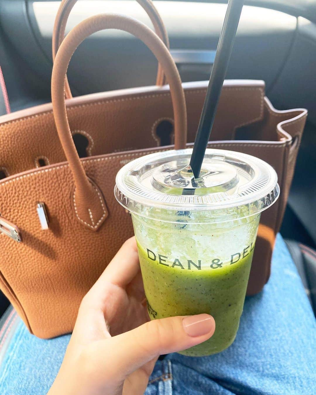 岡部あゆみさんのインスタグラム写真 - (岡部あゆみInstagram)「キウイとケールのスムージー🥝🥬」6月23日 16時51分 - ayumi_okabe