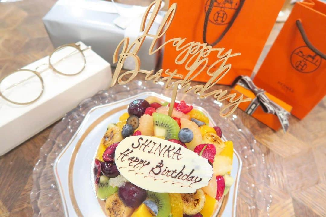 Mai Wakimizuさんのインスタグラム写真 - (Mai WakimizuInstagram)「明日お誕生日を迎えるshinka @shinkalinkable♡今日はLINKABLEメンバーでlunchがてらお祝いしました＼(^o^)／私達ももう34歳なのね〜♡とキャッキャ言いながら、21歳ピチピチamiちゃんとの3ショット。笑 何歳になってもお誕生日は特別♡特にbuddyのshinkaのお誕生日は更に特別♡ #happybirthday」6月23日 17時03分 - wakkin__m