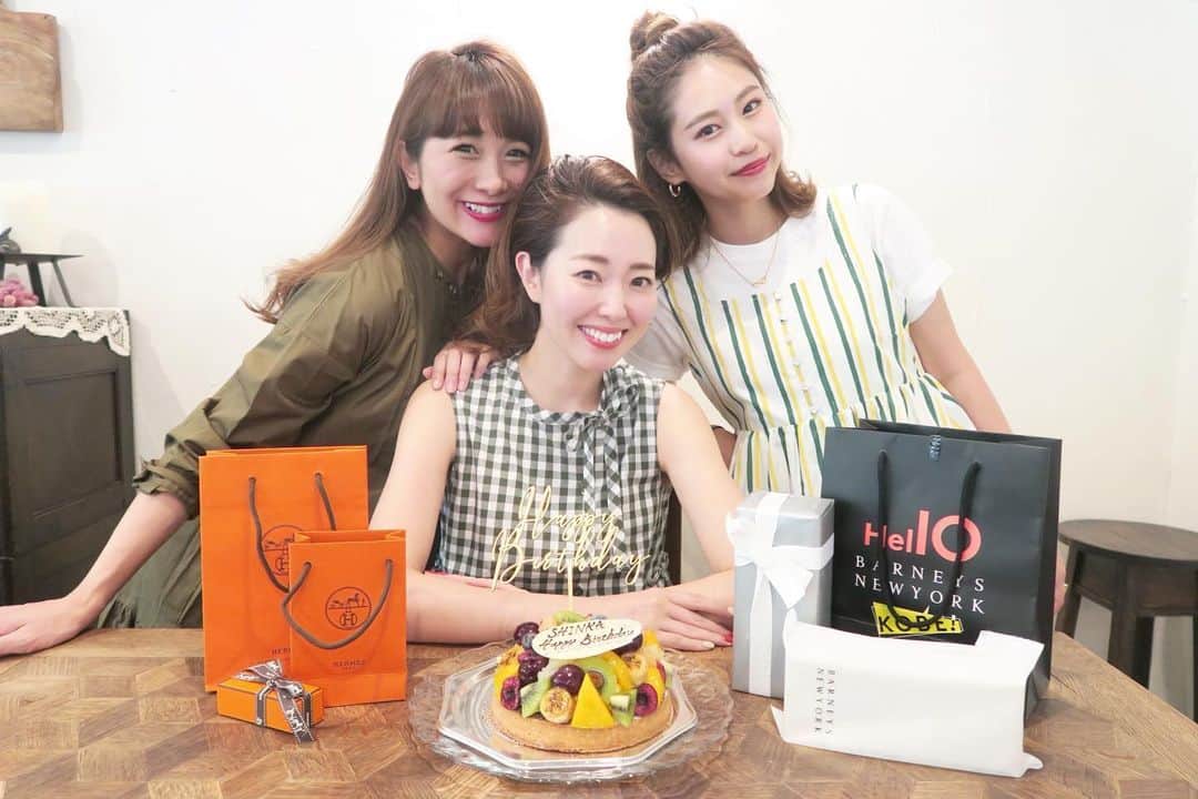 Mai Wakimizuのインスタグラム：「明日お誕生日を迎えるshinka @shinkalinkable♡今日はLINKABLEメンバーでlunchがてらお祝いしました＼(^o^)／私達ももう34歳なのね〜♡とキャッキャ言いながら、21歳ピチピチamiちゃんとの3ショット。笑 何歳になってもお誕生日は特別♡特にbuddyのshinkaのお誕生日は更に特別♡ #happybirthday」