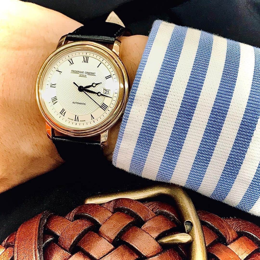 龙のインスタグラム：「もらた。  #frederiqueconstant  #腕時計」