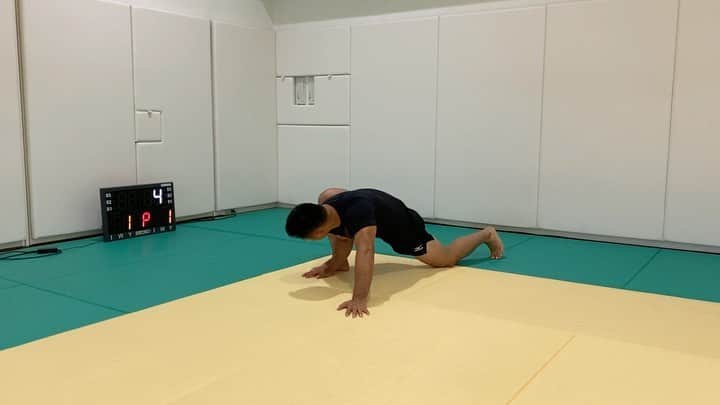 海老沼匡のインスタグラム：「#judofitに参加しました！ だれでも参加でき、トレーニングを通して世界の人々と繋がることができます。  私からはオリジナル種目「ワニジャンプ」を提案します。日本人選手はサーキットなどでよくやる種目だと思います。 是非皆様も、IJFアカウントに登録し、fit.ijf.orgでチャレンジしてみてください！  Are you Judo fit? Try my challenge Alligator Jump🐊 on #judofit ! Japanese Judoka's use this exercise in circuit trainings!  My record was 125 reps! Can you beat it? Upload your videos to fit.ijf.org !  #judofit #judofitjapan #ijffit #judostrong @ajjf_official @judogallery」