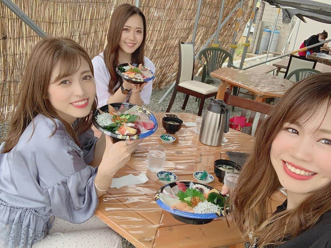 毛利佳納子さんのインスタグラム写真 - (毛利佳納子Instagram)「♔.ﾟ 淡路島❁女子旅 たのしかったああ♥ . だいすきなふたり‪︎‬ ‪︎☺︎♥ @saori_m0119 @kawakami_maho . . #淡路島 #女子旅 #海鮮丼 #スタバ #モデル #関西モデル #モデル女子」6月23日 17時25分 - kanako_mouri