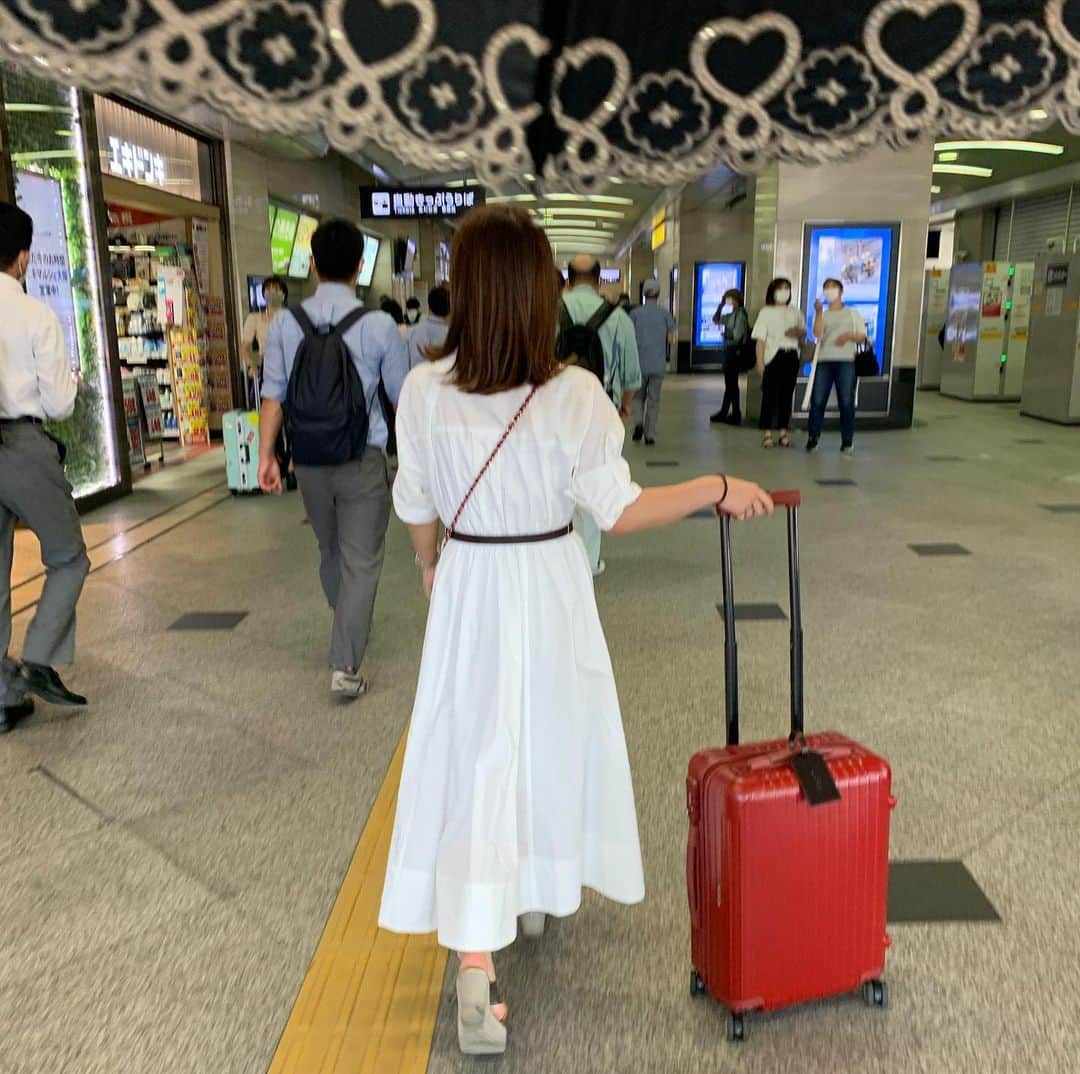 吉村優さんのインスタグラム写真 - (吉村優Instagram)「大阪 * 大阪出張のお仕事終わり 妹と合流して北新地でランチ😘 * 和食な気分だったので お魚が美味しい和食ランチ✨ 焼き魚もお刺身も天ぷらも 美味しかった〜😍😍 * からの久しぶりの大阪でお買い物♡ スーツケースが重い、、、😩 と嘆いていたら 優しい妹が代わりに持ってくれました😂感謝🙏笑 * #大阪 #大阪ランチ #北新地 #ランチ #和食 #鯖 #石和川 #姉妹 #sisters #lunch #osaka #出張 #アナウンサー」6月23日 17時30分 - yuyoshimura87