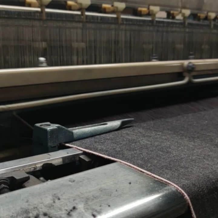 momotarojeansのインスタグラム：「Weaving fabric by TOYODA shuttle loom.」