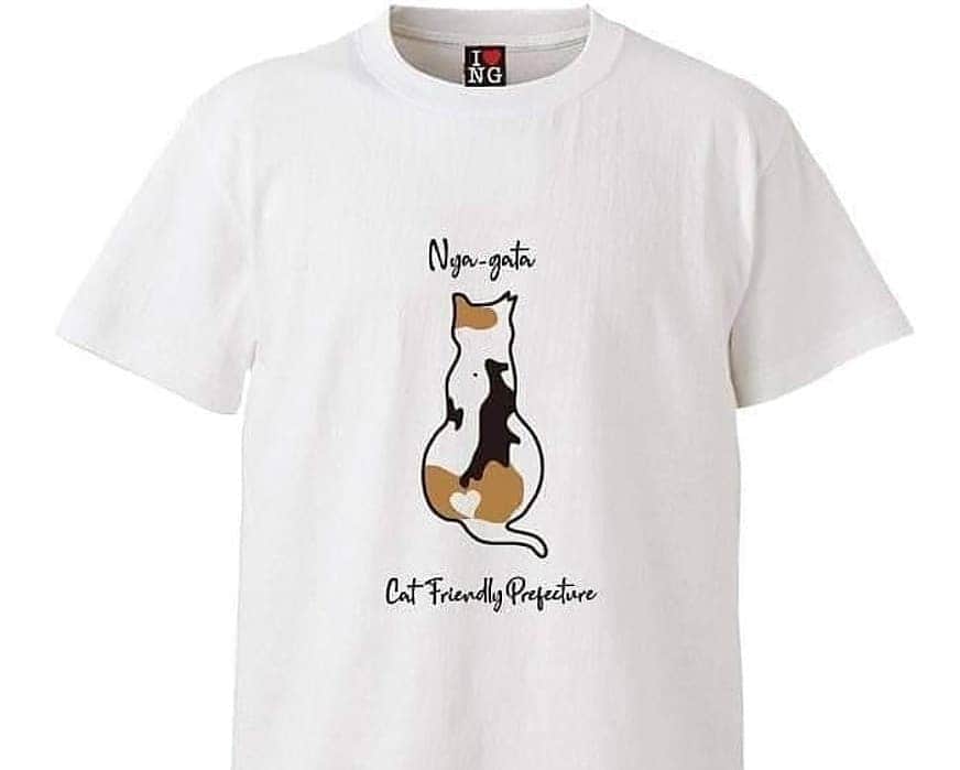 伊勢みずほさんのインスタグラム写真 - (伊勢みずほInstagram)「ごきげんアワー✨ 今日も皆さん沢山のメッセージをどうもありがとうございました😂✨ 近藤さんとペアルックのこの猫Tシャツは殺処分ゼロ活動のチャリティーTシャツ✨  にゃわいいでしょ🐈😁💘💘 一枚２０００円で、原価を除く全額が野良猫の避妊去勢手術の助成金になります。  Tシャツ&トートバッグのお問い合わせは、新潟市動物愛護協会事務局 ☎️０２５-２８８-００１７  販売協力店など詳しい情報は伊勢みずほのブログにも先週アップしてあります🎵さかのぼって見ていただけたら嬉しいです🐈  いつもいつもありがとうございます💐  #ごきげんアワー  #bsn #ラジオ #radio #生放送 #ありがとうございました #近藤丈靖 #伊勢みずほ #ペアルック #ふたごコーデ #笑 #アナウンサー #パーソナリティー #🐈 #殺処分ゼロをめざして #猫部 #ねこあつめ #猫Tシャツ #nocatnolife#catlover #cats_of_day #catsofinstagram #cattshirt #👕」6月23日 17時44分 - isemizuhoo