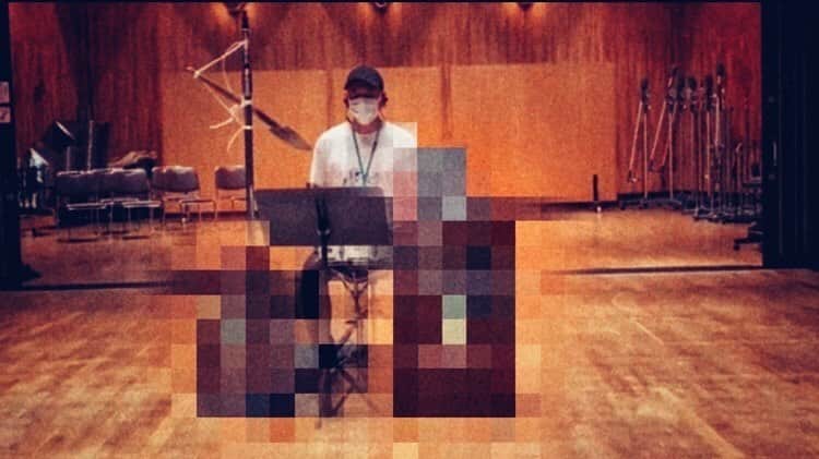 山崎潤のインスタグラム：「某所で某リハーサル  どデカいスタジオに1人きりで究極ソーシャルディスタンス  間も無く撮影再開の時  #山崎潤　#俳優　#ドラマー　#リハーサル　#再開」