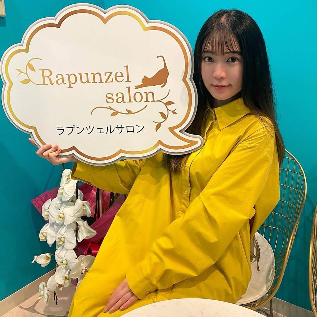 DJ mariennuのインスタグラム：「@rapu_shinjuku さんでハイパーナイフとHIFU(ハイフ)のセットを受けてきました🤍  まずはハイパーナイフ(高周波)で顔のむくみやコリをほぐすんだけどこれが気持ち良すぎて天国でした👼肩とデコルテもしっかり流してくれて肩こりが楽になってかなり歓喜です😭からの！！ハイフリフトアップをするから直後から抜群の小顔効果が出てくれました👉2枚目の顎下の違いは感動です。  Rapunzelのハイフは痛みも少ないしクリニックに負けない効果でした！  痩身に特化したボディーメニューと美肌効果抜群のハーブピーリングのメニューもかなり気になるからきっと来月あたりに行ってそう😇w  #新宿　#新宿エステ　#痩身エステ　#歌舞伎町　#ハイパーナイフ　#ハイパーナイフEX #痩身　#HIFU #ハイフ　#ファスティング #ダイエット　#体質改善　#トータルビューティー　#ハーブピーリング」