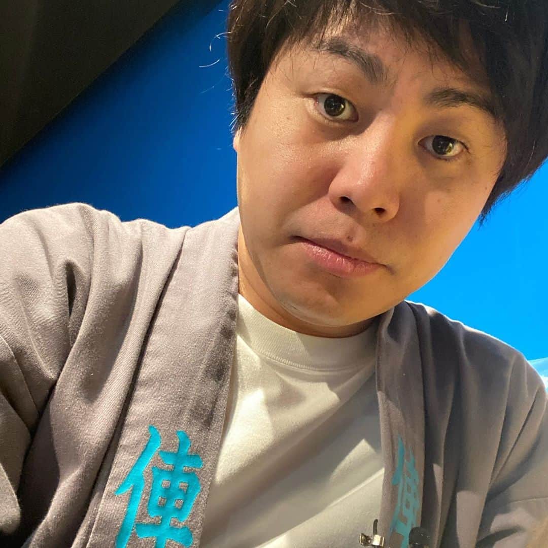 井上裕介のインスタグラム：「下からのアングル^_^ 見上げる井上もいいでしょ！？ #NONSTYLE #ノンスタイル  #井上 #自撮り #ポジティブ #ナルシスト #どうだ #イケメン #だろ！？ #インスタ映え #いや #イノスタ映え」