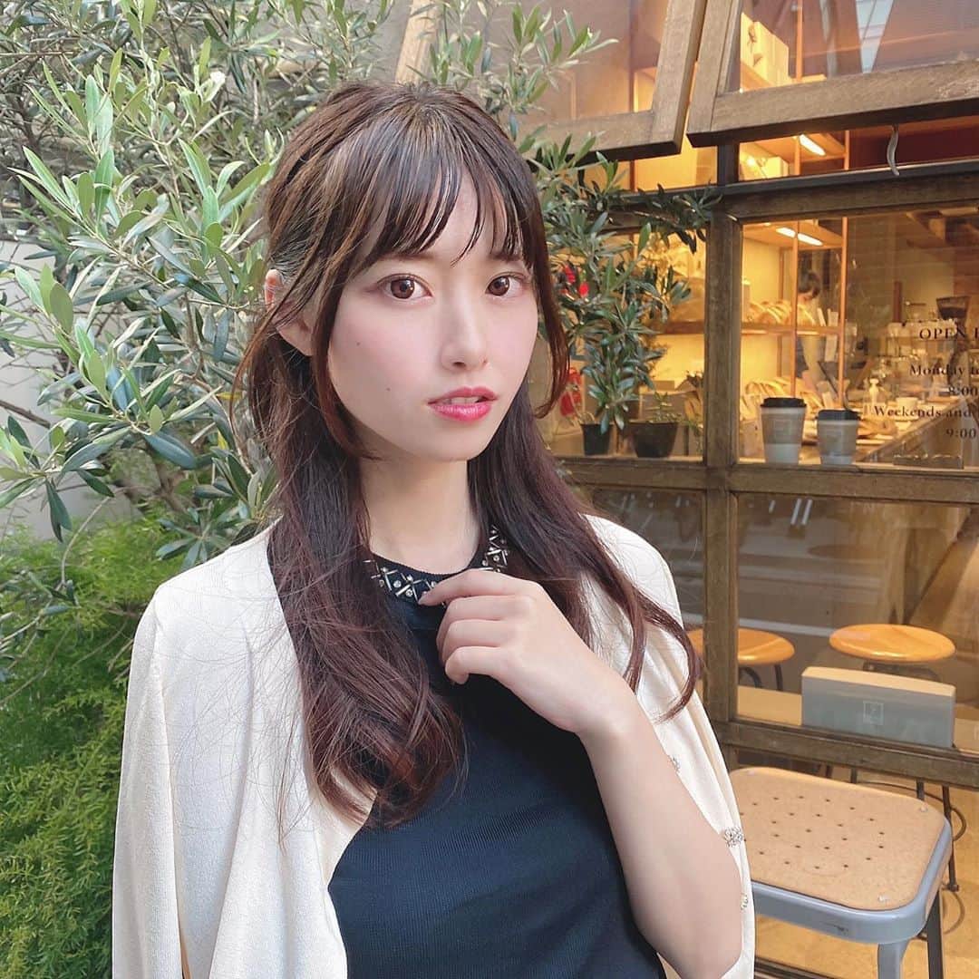 のインスタグラム：「. . #カラコンレポ  #スイッチ #puppylove . @sancity_official の #パピーラブ✨ dia14.2なのにめちゃくちゃ盛れる🥺🌟 少し小さめなのかなと思ったけど、デカ目効果＆シンプルなデザインだからやりすぎなくて程よい👏🏻 . シンプルなメイクでも派手めなメイクでも合わせられて🙆🏻👌✨ . . . #カラコン #ブラウン #salonmodel #model #hairsalon #hairstyle #makeup #コーディネート #メイクアップ #ヘアカラー  #サロンモデル #サロモ #フリーモデル #フリーランスモデル  #ミディアムヘア #モデル #撮影 #作品撮り #ファッション #メイク #コスメ　#make」