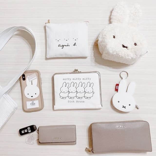 SUCLEさんのインスタグラム写真 - (SUCLEInstagram)「#カバンの中身﻿ ﻿ ミッフィーグッズが沢山のカバンの中身🐰♡﻿ ﻿ こちらは @ririmiffy さんの可愛すぎる置き画像🕯.*゜﻿ ﻿ ぜひ参考にしてみてくださいね♥﻿ ﻿ @sucle_ では紹介する写真を募集中👧🏻 ﻿ ﻿ タグ付けやハッシュタグをつけてくれた投稿からもピックアップした写真をリポストしています！﻿ #sucle をつける か このアカウントをタグ付けして投稿してね📸﻿ ﻿ #ミッフィー#お財布#ミッフィーグッズ#淡色女子#miffy#ミッフィー好きと繋がりたい#カバンの中身#置き画#置き画くら部#furla#コスメ#iphoneケース#ポーチ#ポーチの中身#ポーチ#バッグの中身 #鞄の中身 #かばんの中身#写真の撮り方#バッグ#鞄#ディックブルーナ#ミッフィー大好き#キャラクター#キャラクターグッズ#qbag#ミッフィー好き#置き画倶楽部#アニエスベー」6月23日 19時00分 - sucle_