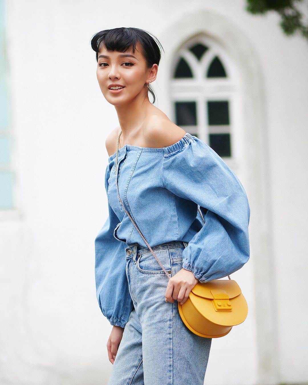フルラのインスタグラム：「Summer is in full swing: looking for something chic to wear? Treat yourself to this round-shaped yellow Furla Metropolis.  #thefurlasociety #furlafeeling #newcollection #furla #accessories #fashion」