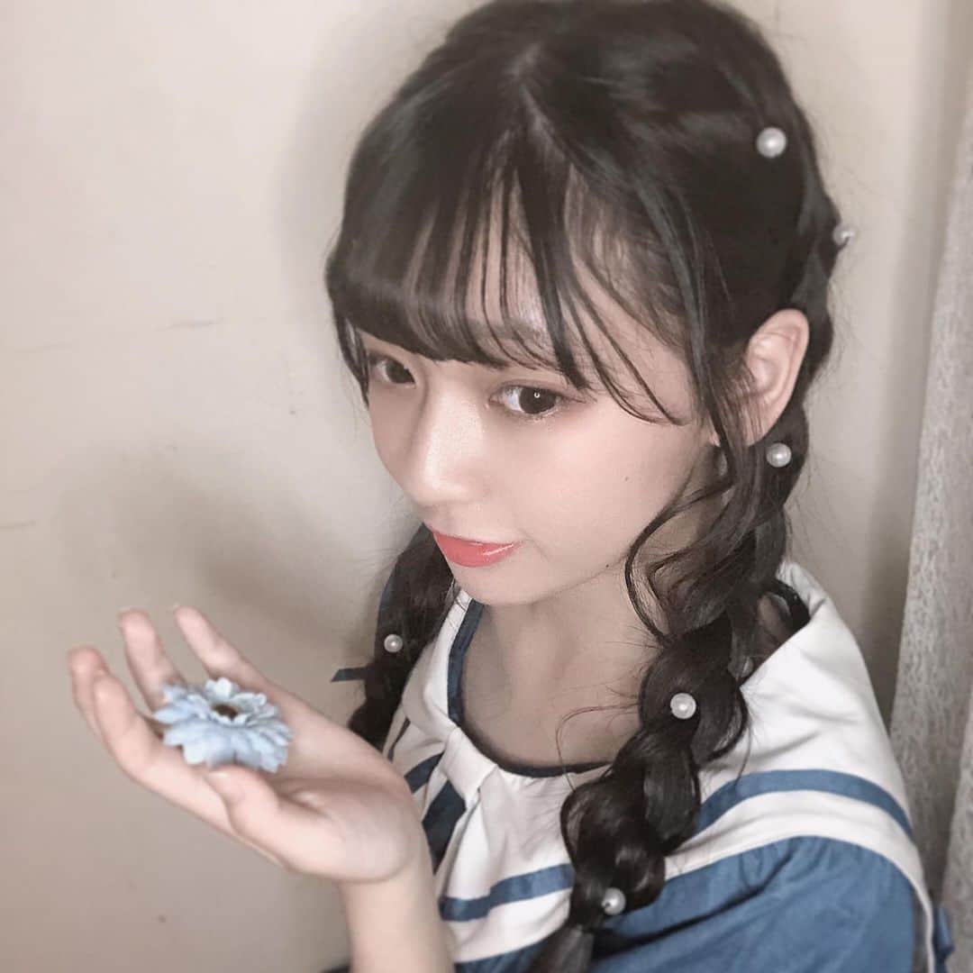 尾野寺みさのインスタグラム：「﻿ ﻿ ﻿ ﻿ 雰囲気だけでも﻿ ﻿ ﻿ #hairarrange #longhair #pearl﻿ ﻿ #ヘアアレンジ #三つ編み #ロング﻿ ﻿ #パールピン #造花」