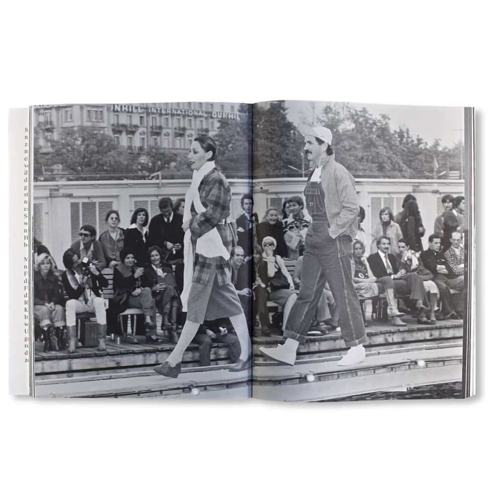 Sisterさんのインスタグラム写真 - (SisterInstagram)「-PICK UP BOOKS-﻿ ﻿ Female Chic. Thema Selection – Story of a Fashion Label by Gina Bucher ¥7,500 (+tax)﻿ ﻿ スイスのファッションブランド『Thema Selection』は、1970年代にリマト川沿いの穏やかな街オーバードルフで大反響を呼びました。ユニークなスタイルと風変わりなファッションショーで注目を集め、ショップはチューリッヒのアートシーンのお気に入りとなりました。ショップとブランドの創設者であるカタリナ・ベビエ（Katharina Bebié）とウルスラ・ロデル（Ursula Rodel）、シシー・ゾーベル（Sissi Zoebel）に、エリザベス・ボサード（Elisabeth Bossard）、クリスタ・デルングス（Christa Derungs）、そして現在はソンヒルド・ケストラー（Sonnhild Kestler）が加わりました。﻿ 男性用の生地で作られた女性向けのプレーンカットの作業服は、ほとんどの女性がヒッピースタイルや退屈な婦人服を着ていた当時では時代の先を行くものでした。1974年にVogue誌がオーバードルフのアバンギャルドなファッションについて取り上げたことで注目を集めました。その後の3つのファッションショーは、ウルスラ・ロデルとシシー・ゾーベルによってコーディネートされた国際的な映画スターや、この本に収まりきらないほどのたくさんの都市伝説に支えられました。ブランドの正式メンバーは決定的なものではく、何年も同じ体制が続いた後に変わることもありました。重要なのは共有できるビジネスの信条でした。﻿ 本書では、このアバンギャルドな企業の歴史がショップの創設者とその仲間たちによって語られています。﻿ ﻿ ﻿ softcover﻿ 624 pages﻿ 228 x 300 mm﻿ color﻿ 2016﻿ published by Edition Patrick Frey﻿ ﻿ #twelvebooks #artbooks #books #sister_tokyo #femalechic #ginabucher﻿」6月23日 19時11分 - sister_tokyo