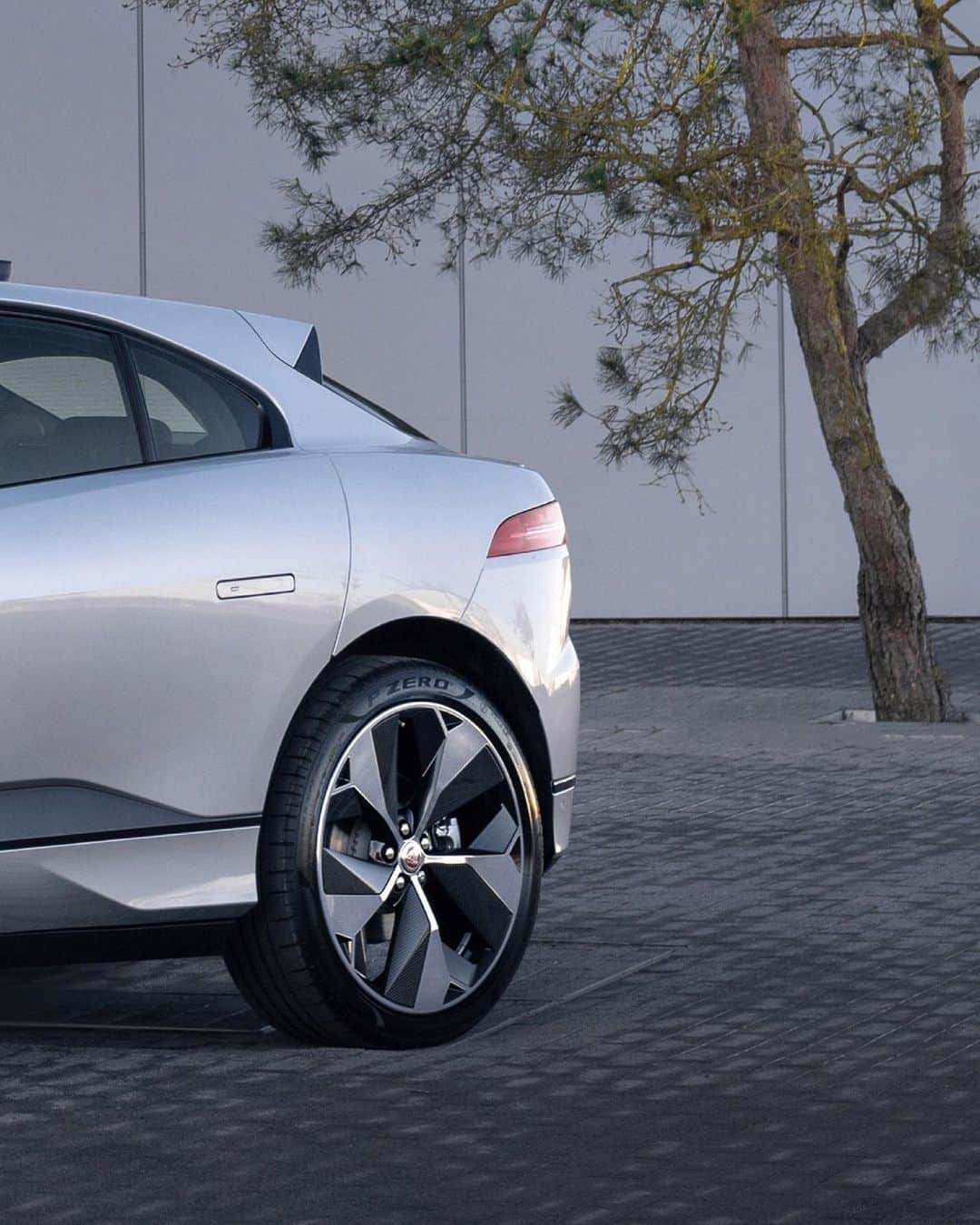 Jaguarさんのインスタグラム写真 - (JaguarInstagram)「Smarter, better connected and faster home-charging. The all-electric #Jaguar #IPACE now delivers even more technology to make living the electric life simpler and more rewarding than ever. Search 'Jaguar I-PACE' to find out more.  #Electric #EV #Premium #Luxury #Performance #SUV #AWD #ElectricCars #Technology #CarsofInstagram」6月23日 19時25分 - jaguar