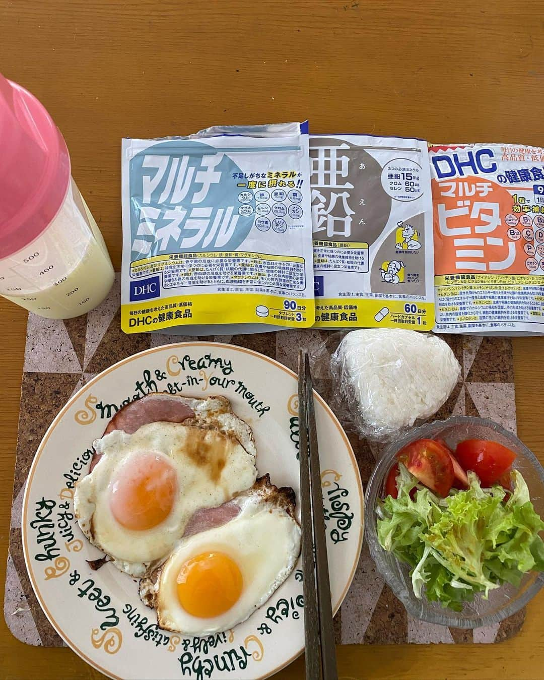 武智正剛さんのインスタグラム写真 - (武智正剛Instagram)「これ今日の1食目です。2ヶ月前は筋肉も貧相でお腹も出てました。 2ヶ月で脂肪だけ落としながら少しづつ筋肉付けて体重6キロ落とせました。 人生で１回だけええ身体になってみたい。今41歳やから、今回が最後のチャンスやと思ってます。 まだまだ続けます！ #脂肪だけ落としながら筋肉付けるって #確かにしんどい #でも出来ます #痩せると筋トレなんて #やったらやっただけ効果出るねんから #またぼくなりのやり方を載せていきますね #食事量や #食事の種類や #サプリメントや #夜どうしてもお腹空いた時や #筋トレメニューなども #カッコいいおじさんを目指す #カッコいいおじさん計画 #スーパーマラドーナ武智」6月23日 19時31分 - supamaradonatake