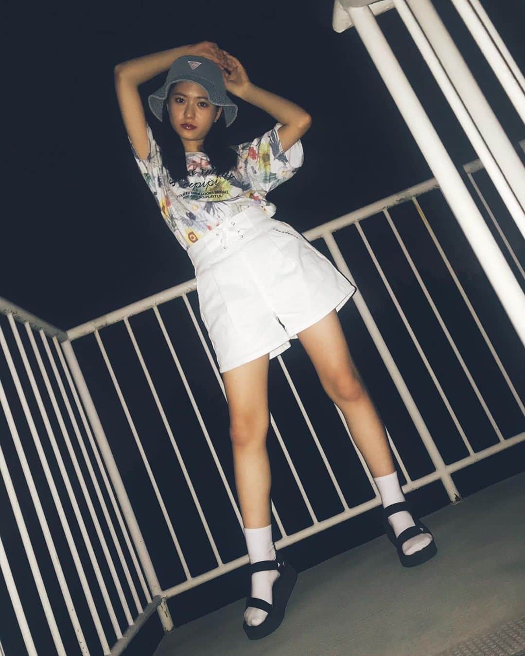 凛美さんのインスタグラム写真 - (凛美Instagram)「🏝⛱🏄🏻‍♀️﻿ ﻿ 昨日の続き...♡﻿ 夏っぽいサーフィンコーデ！﻿ ﻿ 元気な感じの﻿ 女の子をイメージしたよ🌀﻿ ﻿ ﻿ ﻿ ﻿ ﻿ ﻿ みんなは暑がり？寒がり？﻿ りみは、どっちも！笑﻿ #hat#guess#tops#repipiarmario#skirt#lovetoxic#socks#officialhigedandism#live#goods#shoes#Teva @guess  @repipi_armario  @lovetoxic_official  @officialhigedandism  @tevajapan」6月23日 19時32分 - rimi_kenon_official