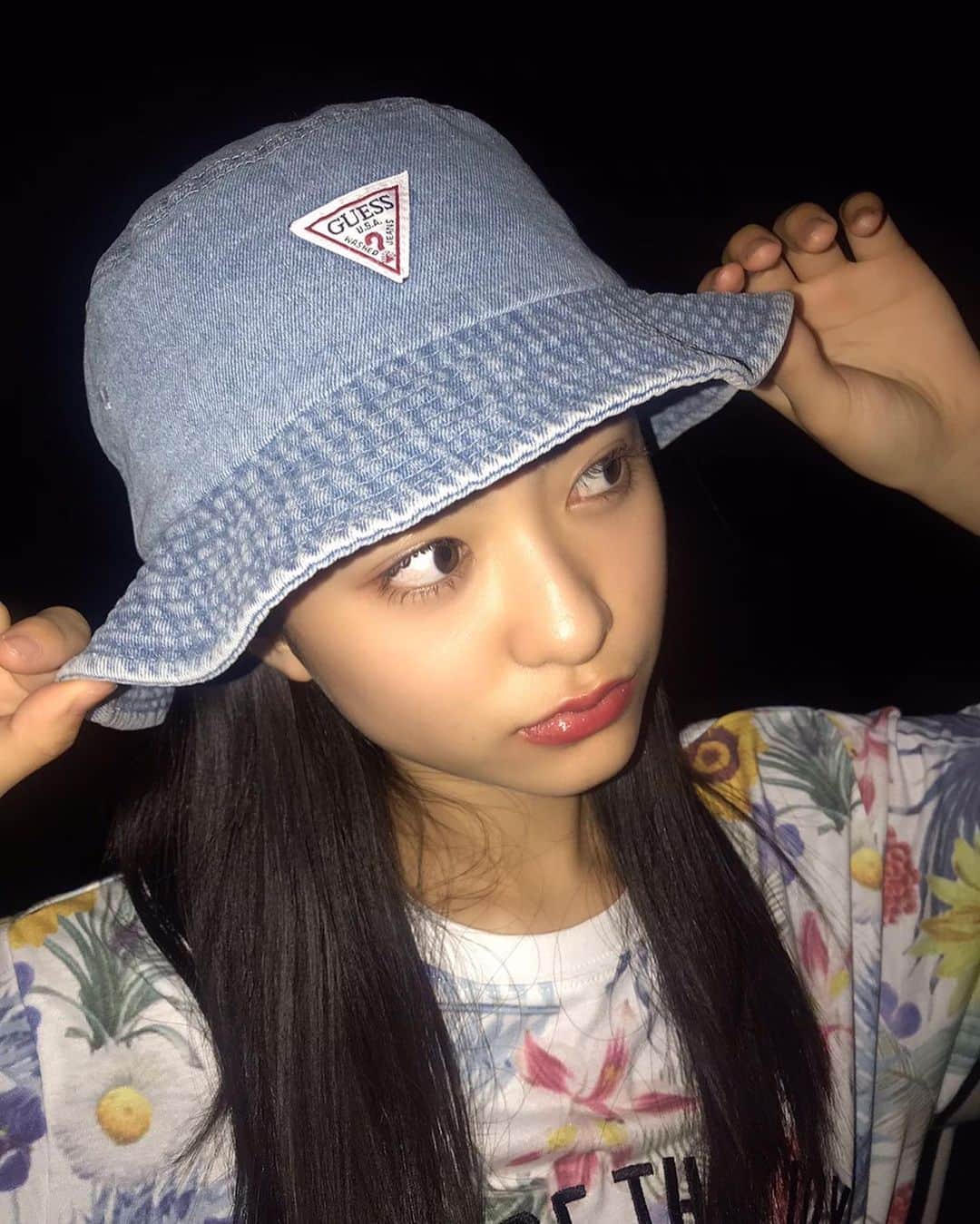 凛美さんのインスタグラム写真 - (凛美Instagram)「🏝⛱🏄🏻‍♀️﻿ ﻿ 昨日の続き...♡﻿ 夏っぽいサーフィンコーデ！﻿ ﻿ 元気な感じの﻿ 女の子をイメージしたよ🌀﻿ ﻿ ﻿ ﻿ ﻿ ﻿ ﻿ みんなは暑がり？寒がり？﻿ りみは、どっちも！笑﻿ #hat#guess#tops#repipiarmario#skirt#lovetoxic#socks#officialhigedandism#live#goods#shoes#Teva @guess  @repipi_armario  @lovetoxic_official  @officialhigedandism  @tevajapan」6月23日 19時32分 - rimi_kenon_official