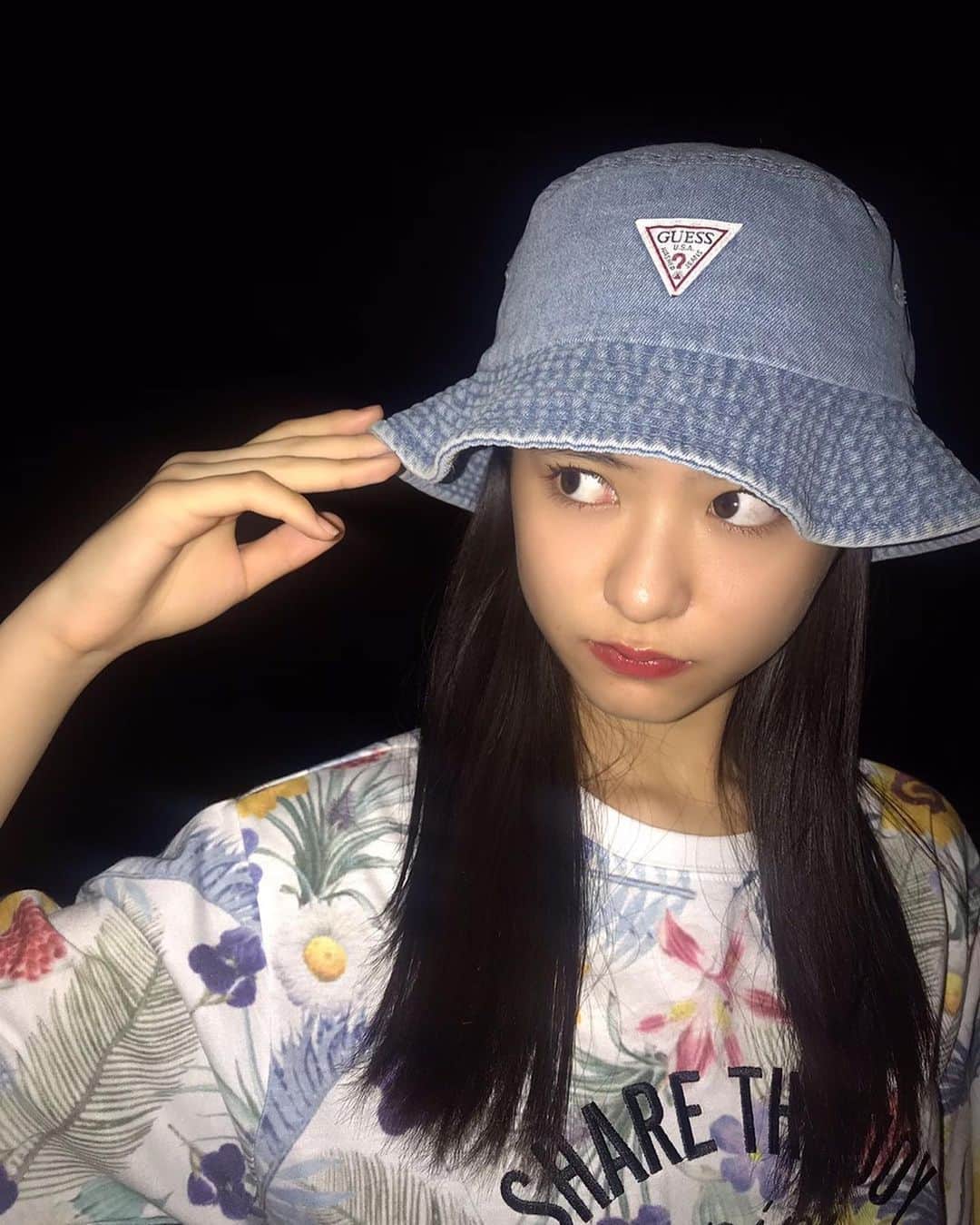 凛美さんのインスタグラム写真 - (凛美Instagram)「🏝⛱🏄🏻‍♀️﻿ ﻿ 昨日の続き...♡﻿ 夏っぽいサーフィンコーデ！﻿ ﻿ 元気な感じの﻿ 女の子をイメージしたよ🌀﻿ ﻿ ﻿ ﻿ ﻿ ﻿ ﻿ みんなは暑がり？寒がり？﻿ りみは、どっちも！笑﻿ #hat#guess#tops#repipiarmario#skirt#lovetoxic#socks#officialhigedandism#live#goods#shoes#Teva @guess  @repipi_armario  @lovetoxic_official  @officialhigedandism  @tevajapan」6月23日 19時32分 - rimi_kenon_official