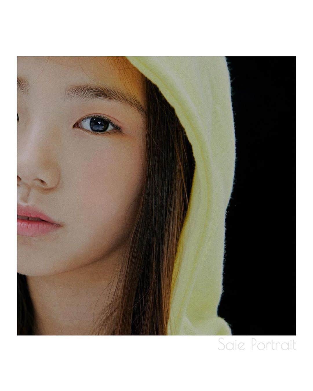 ウンチェのインスタグラム：「#  이은채 (2020)  보통의 시간, 반짝임 - - - #언어의마술사 #같으신 #작가님 #사이에 #유니크 #프로필 #촬영 #키즈모델 #주니어모델 #아역배우 #이은채 #은채 #LeeEunchae」