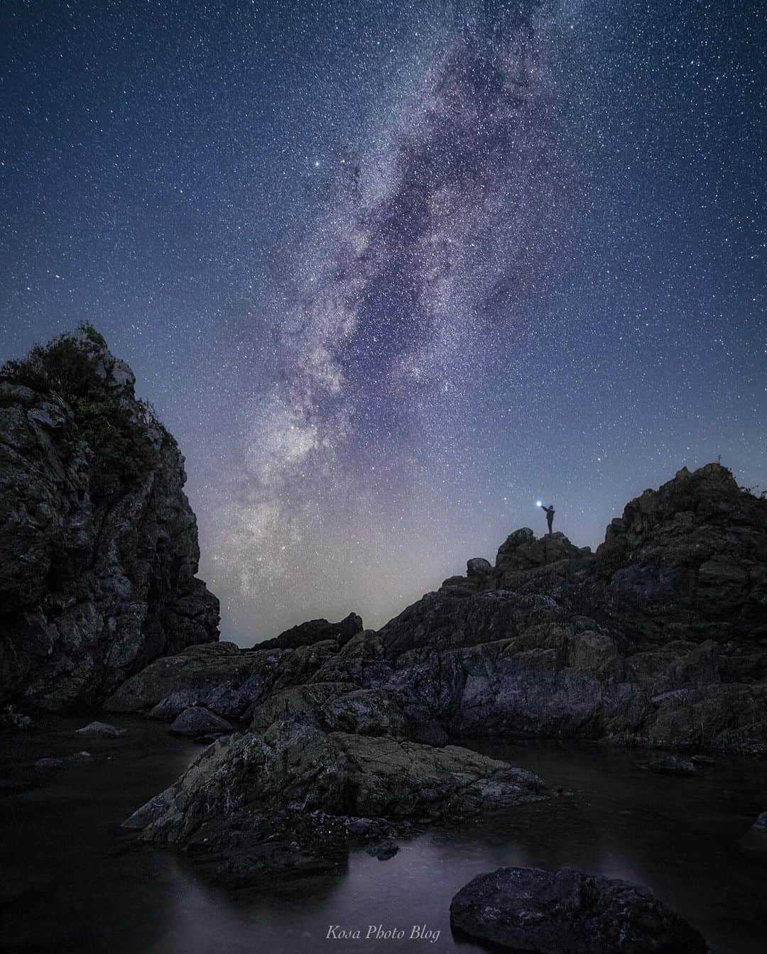 コサさんのインスタグラム写真 - (コサInstagram)「この時期、紫陽花、蛍、星とギャラリーの輝度差が激しい😆 梅雨があけると夏ですが、今年も暑そうですね…😅 . Location:和歌山 Wakayama / Japan🇯🇵 Date:2018.10.1 . #天の川 #和歌山 #milkyway #star_hunter_jp #noitenoinstagram #newmilkyway #milkywaychasers #milkywaygalaxy #YourShotPhotographer #japan_night_view_member #art_of_japan_ #tokyocameraclub #dpj_member #IG_PHOS #photo_jpn #ptk_japan #pt_life_ #bestjapanpics #1x_japan #kf_gallery_vip #Impressive_gallery #light_nikon #sorakataphoto  #LBJ_VIP #広がり同盟メンバー #Rox_Captures #jgrv_member #longexposure_japan #s_shot #ap_japan_wide」6月23日 19時48分 - kosa_photo