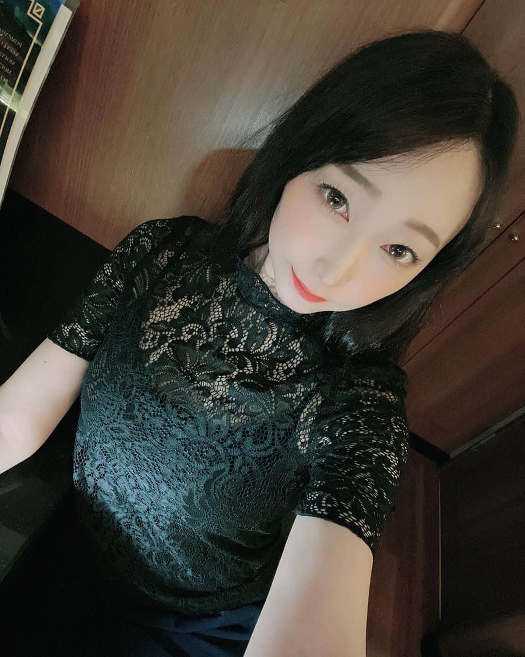 のインスタグラム：「・ ・ ・ BAR HARU20時~ラスト 本日もお手伝い2日目俳優の中村翔一君、翔ちゃんと私とたかすと山ちゃんとで 営業がんばります=͟͟͞͞( 'ヮ'=͟͟͞͞ 'ヮ' )=͟͟͞͞ ・ ・ #蓮実クレア #中村翔一 #しながわ書店 #BAR #HARU #新宿区歌舞伎町2-38-2第二メトロビル2F」