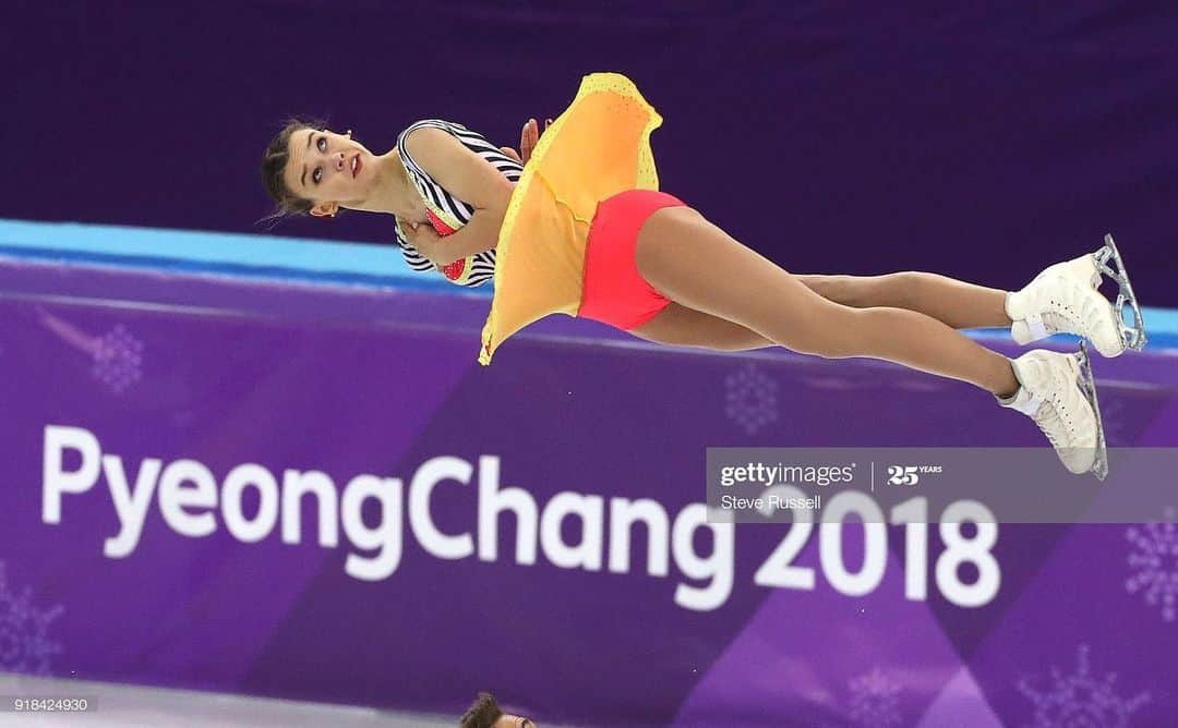 アナ・ドゥシュコヴァーのインスタグラム：「Happy Olympic day!」