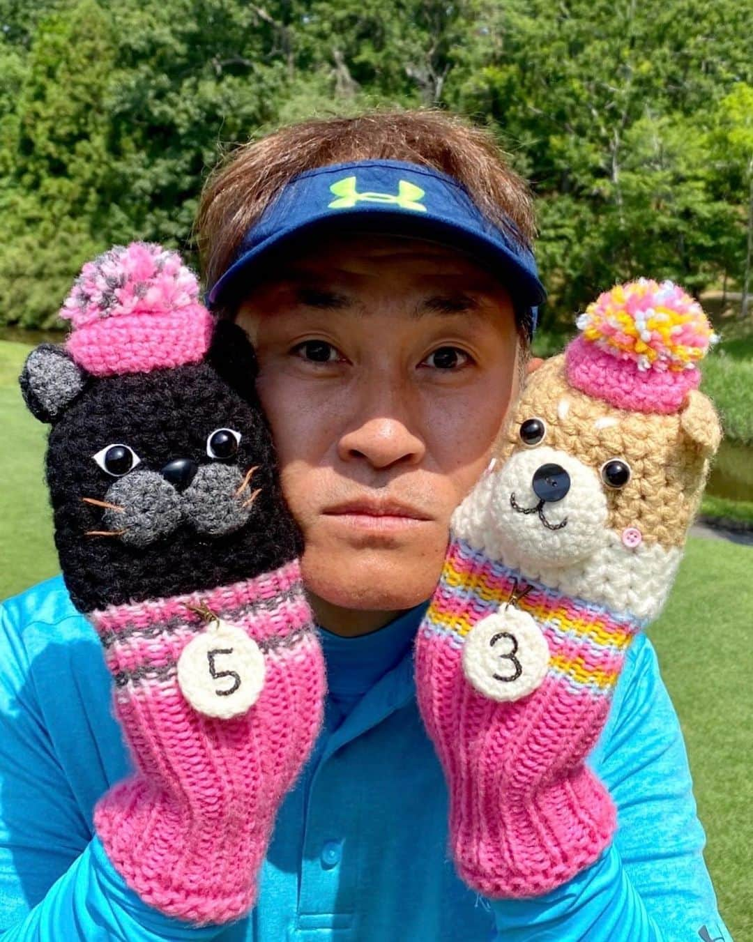 神奈月さんのインスタグラム写真 - (神奈月Instagram)「久しぶりのゴルフ⛳️ 『ころんandるな』は留守番🏠なので、 一緒に行った気分になるように ヘッドカバーに『ころんandるな』😅 ３W用は🐕５W用が😺 親バカだなぁ❗️ #神奈月 #ゴルフ #golf #ゴルフ場 #ヘッドカバー #フェアウェイウッド #フェアウェイ #ティーグランド #アプローチ #パッティング #ゴルフ部 #ゴルフ好き #golfstagram #623」6月23日 19時55分 - kannazuki.official