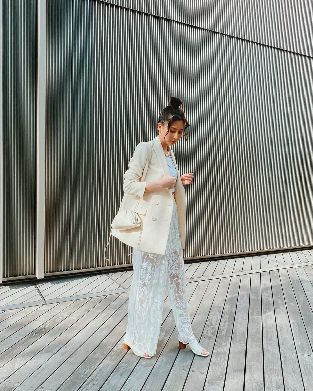 河北麻友子さんのインスタグラム写真 - (河北麻友子Instagram)「FASHION JACKET&TANK TOP: ZARA PANTS: Ameri HEELS: ZARA BAG: Bottega Veneta  #FASHION #OOTD #麻友コーデ」6月23日 20時08分 - mayukokawakitaofficial