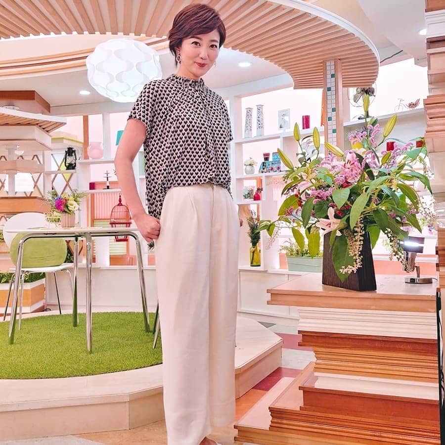 のインスタグラム：「今日の衣装でした‼️ 明日は『池尻和佳子のトコワカ』収録日❇️ゲストは、明治学園中学・高校時代の同級生でもあるシャボン玉せっけん森田隼人社長との対談🤗✨ 楽しみすぎます🍀」
