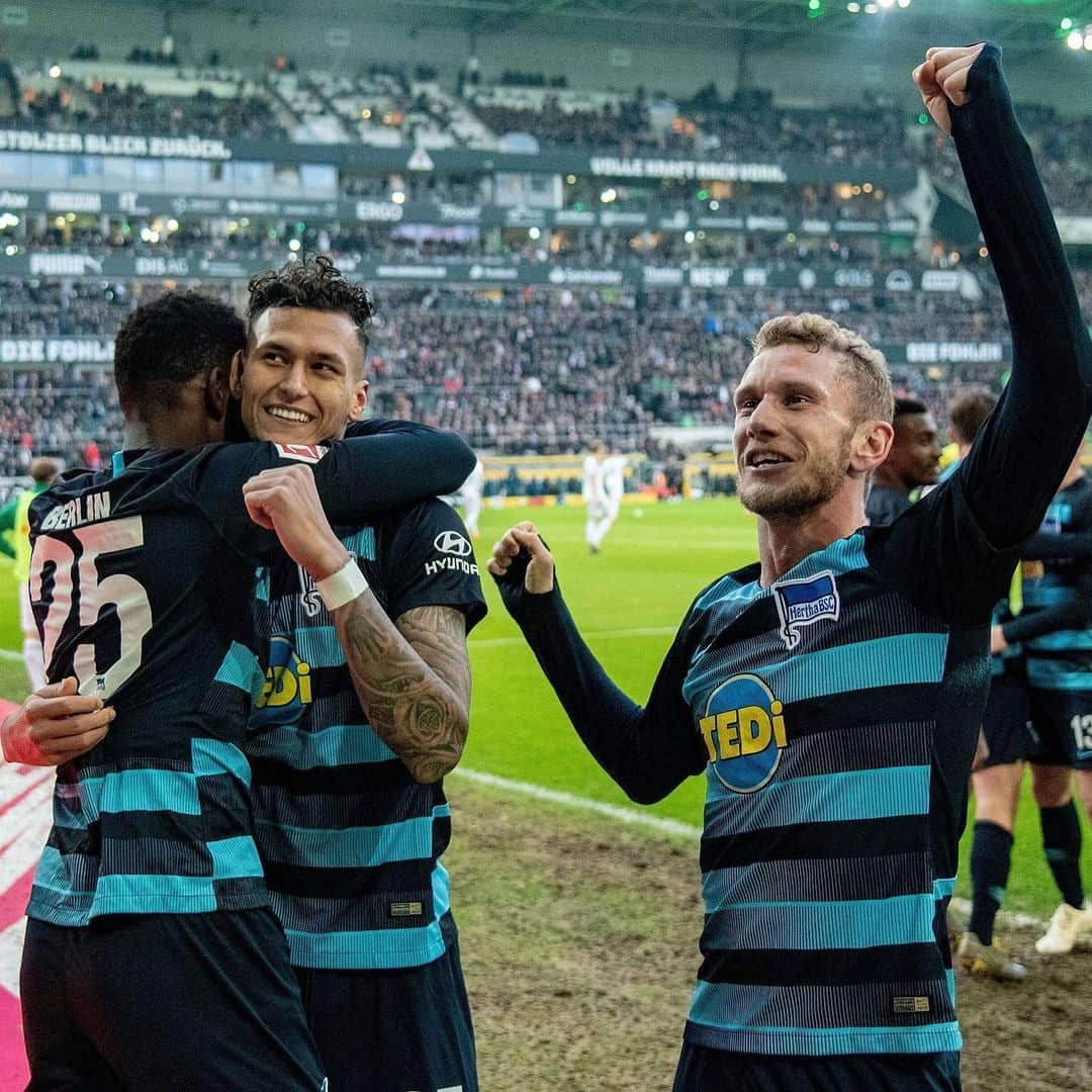 ヘルタ・ベルリンさんのインスタグラム写真 - (ヘルタ・ベルリンInstagram)「📷 Wie die Stimmung nach einem 3:0-Auswärtssieg im Borussia-Park ist? Genau SO! 😍🥳 Wer erinnert sich noch? 👇🏻 . . #fussball #bmgbsc #bundesliga #sport #sieg #auswärtssieg #jubel #berlin #emotionen #erinnerungen #herthaner #hahohe #herthabsc」6月23日 20時02分 - herthabsc