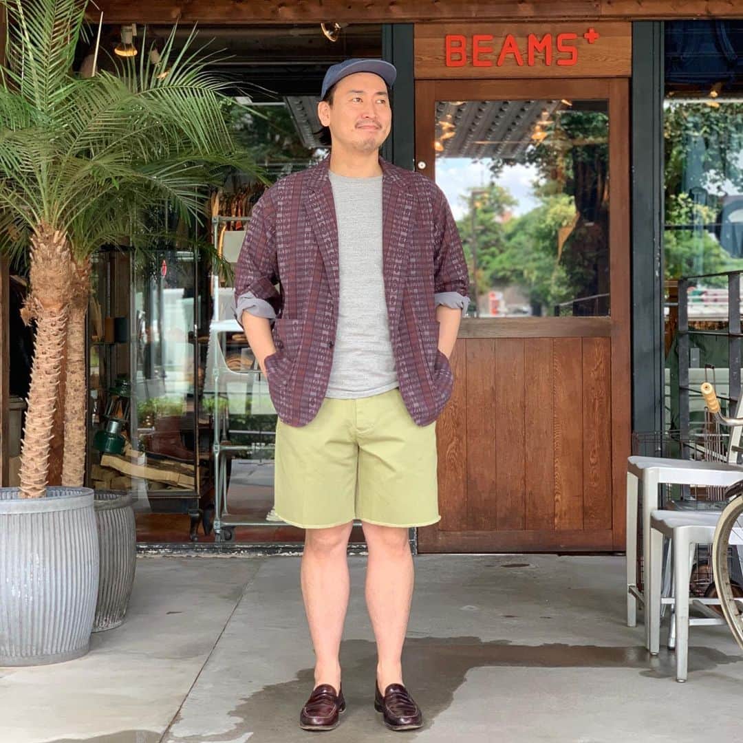 のインスタグラム：「BEAMS PLUS STYLE  #beams #beamsplus #beamsplusharajuku #harajuku #tokyo #japan #cutoffshorts #alden #pennyloafers #mensfashion #mensstyle #menswear #keepfashionalive」