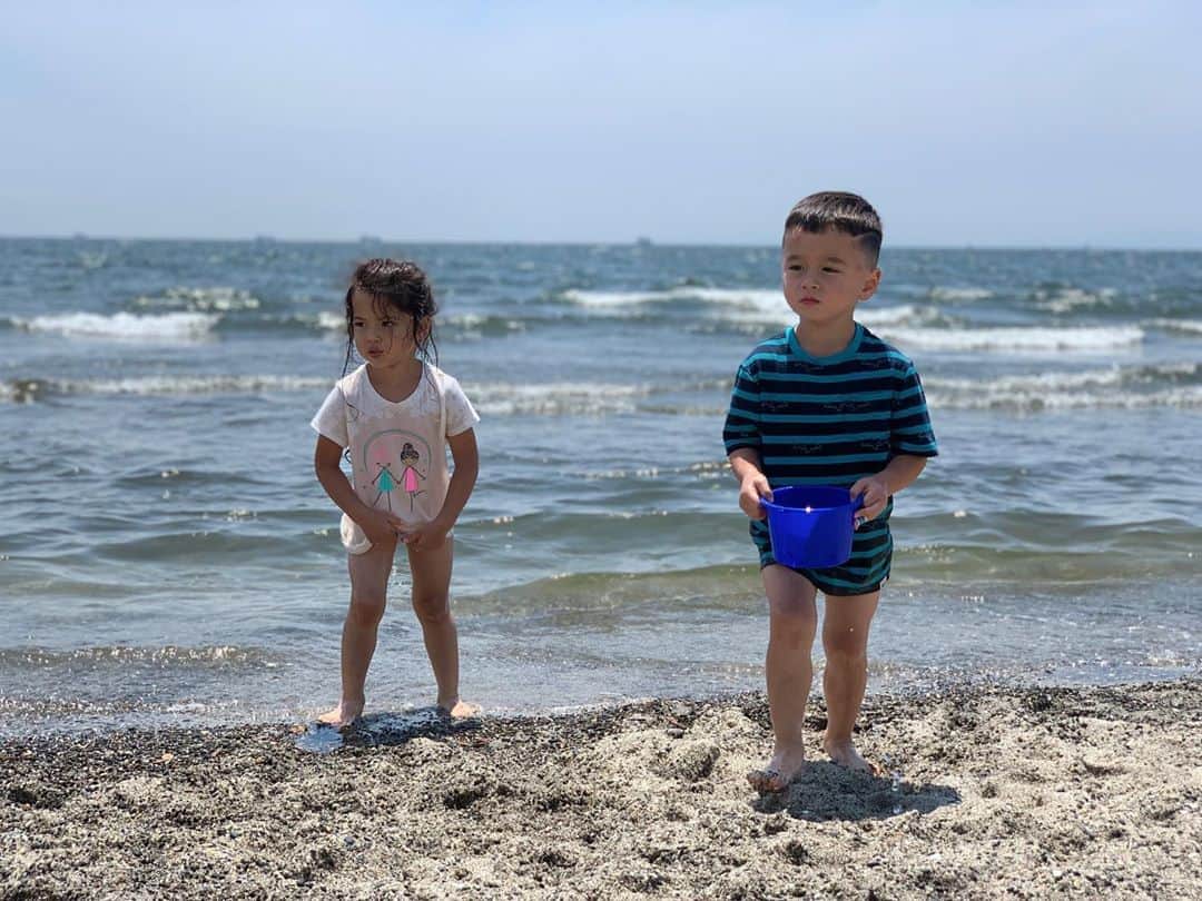 エリナ シルカのインスタグラム：「Beach weather 😎」