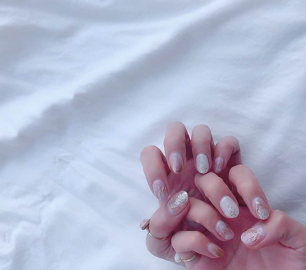 yuu__aaaのインスタグラム：「. . 久しぶりのネイル💅💕 . 今回はまみさんにデザインも全てお任せした♡！ やっぱり可愛くしてくれました👼 . . . . 私のインスタグラムをみた！ でお得になるよ☺︎♡ . . . ⚫︎シンプルネイルSET→¥4680 ⚫︎プチSET→¥5670 ⚫︎デザインSET¥6660 . . . . . . .. #cute#nail#夏ネイル#ニュアンスネイル #ビジューネイル#instafashion#ネイル#ミラーネイル #くすみネイル #aurora#ラメネイル#ラメ#ピンクネイル#ネイルデザイン」