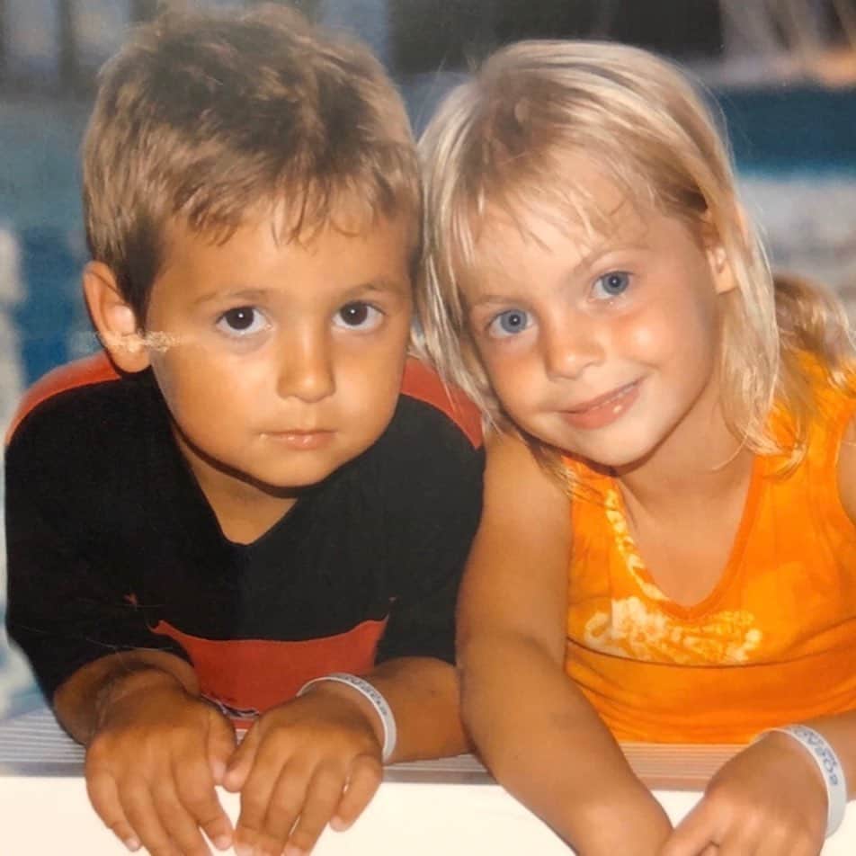Carina Kröllさんのインスタグラム写真 - (Carina KröllInstagram)「. Dear brother, I wish you the happiest birthday 🔞🎁 You bring me so much joy and make every day of my life special. ✨I’m absolutely blessed to have a tremendous brother like you who is always by my side to share my ups and downs. Being your sister is certainly one of the most priceless gifts of my life. ❤️ . . . #brother#sister#goals#birthday#18#memories#childhood#stuttgart#party#2020#carinakroell」6月23日 20時23分 - carinakroell