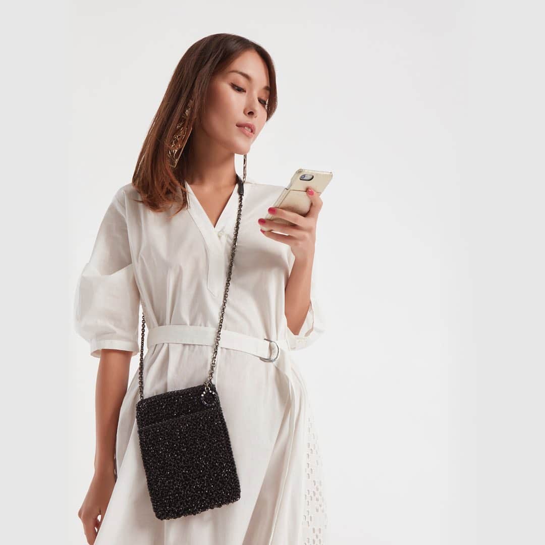 のインスタグラム：「The wait is almost over! Get ready for a sparkling new shopping experience with ANTEPRIMA new Online Shop. Stay tune for more excitements!  #SpringSummer2020 #WIREBAG #Classic #Style #Fashion #Italian #Luxury #InstaBag #Design #Lifestyle #Urban #Handcraft #アンテプリマ #패션」