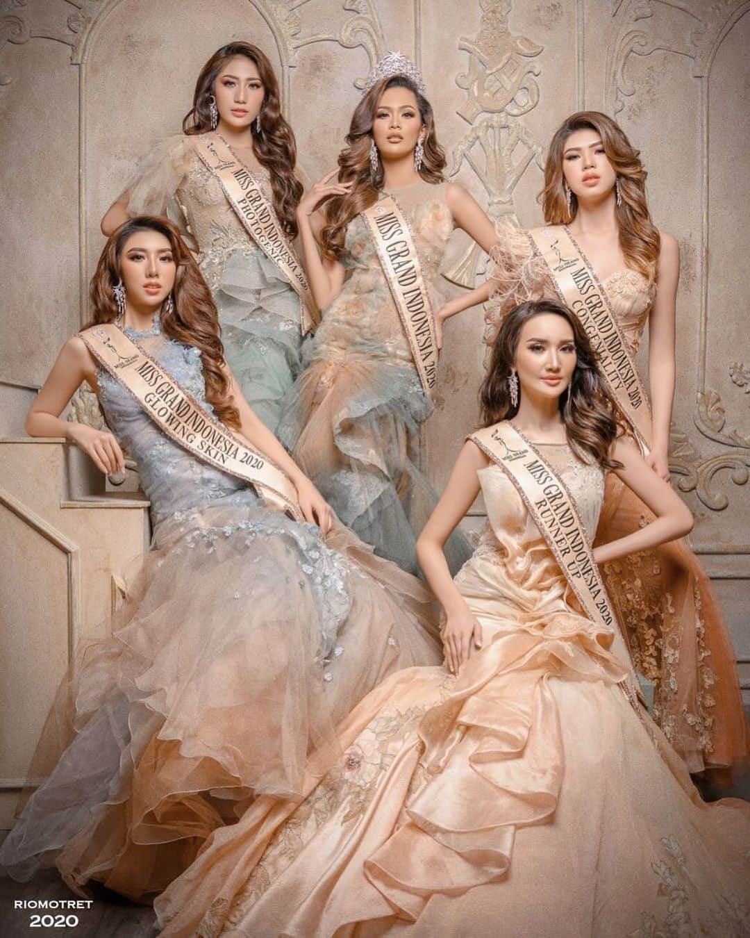 Ivan Gunawanさんのインスタグラム写真 - (Ivan GunawanInstagram)「. . . . “ Being a pageant is not just about beauty. It’s more about service to the community and being role model and making a difference. It’s being proud of yourself, your city, your country. And it’s all what you put into it “ . @aurrakharishma Miss Grand Indonesia 2020 @bellaaprilia Runner Up Miss Grand Indonesia 2020 @nadia_ingrida Miss Glowing Skin Miss Grand Indonesia 2020 @jessikalagu Miss Photogenic Miss Grand Indonesia 2020 @jaz.rowe Miss Congeniality Miss Grand Indonesia 2020 - .  Photographer : @riomotret Earring : @ytutamaputra Dress : @ruslytjohnardi Makeup : @slamwiyono @tama_prahtama @anpasuha_official  Hair do : @hairstylist_arrusa @woko_s  @ivan_gunawan @yayasanduniamegabintang . . . .  #YayasanDuniaMegaBintang #MGI2020 #MissGlowingSkinMGI2020 #IvanGunawan #AurraKharishma #BellaAprilia #NadiaIngrida #JessikaLagu #JazRowe」6月23日 20時27分 - ivan_gunawan