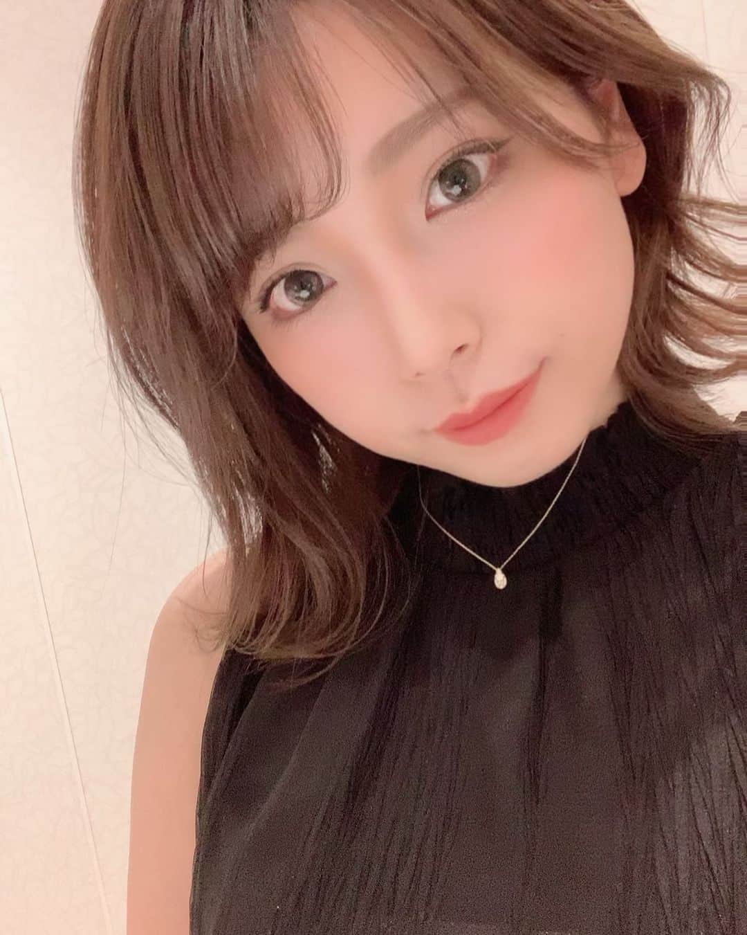 水琴雫のインスタグラム：「6月もあともうちょっと！🌸 今月も残り、よろしくお願いします😚🧡 .  #北海道#札幌#すすきの#バルセロナグループ#フィリア#ニュークラブ#ホステス#キャバ嬢#キャバクラ#f4f#繁華街#夜遊び#新宿#歌舞伎町#名古屋#錦#大阪#北新地#ミナミ#中洲#可愛い#かわいい女の子#Instagram#いいね返し#ヘアメ #STRONGHEARTS#OWE」