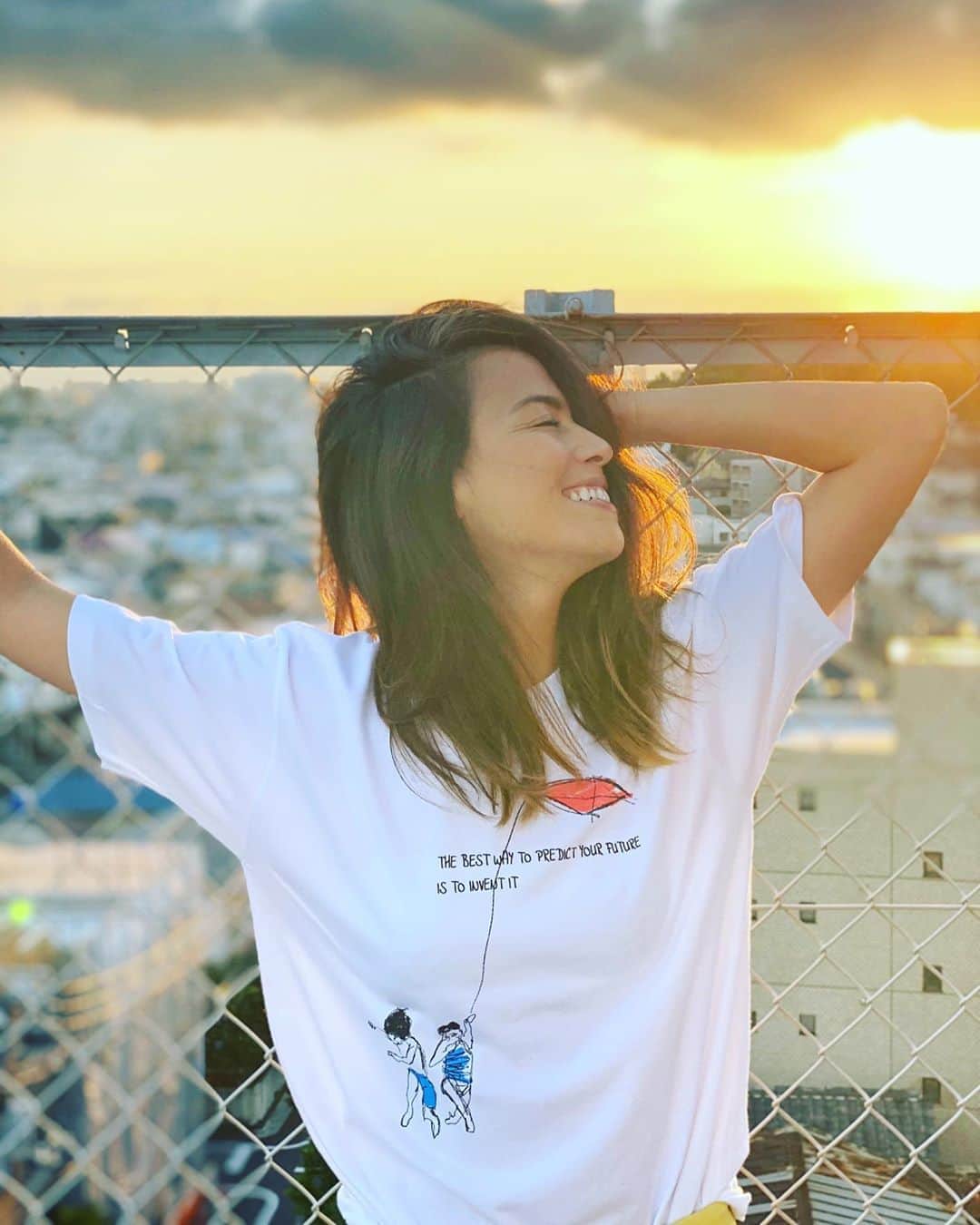 藤井アルダのインスタグラム：「T-Shirt 1枚につき500円を医療従事者が所属する団体や感染症研究の団体に寄付される “ワンコインサポートプロジェクト”🙌💕 500 yen will be donated to the Red Cross for every purchased T-Shirts 🙌💕 ここで買えます ↓ Http://t-shop.oiso.co.jp/letsdoitforourfuture  Let’s do it for our future❤️ #tele #letsdoitforourfuture #ワンコインサポートプロジェクト  #love #peace」