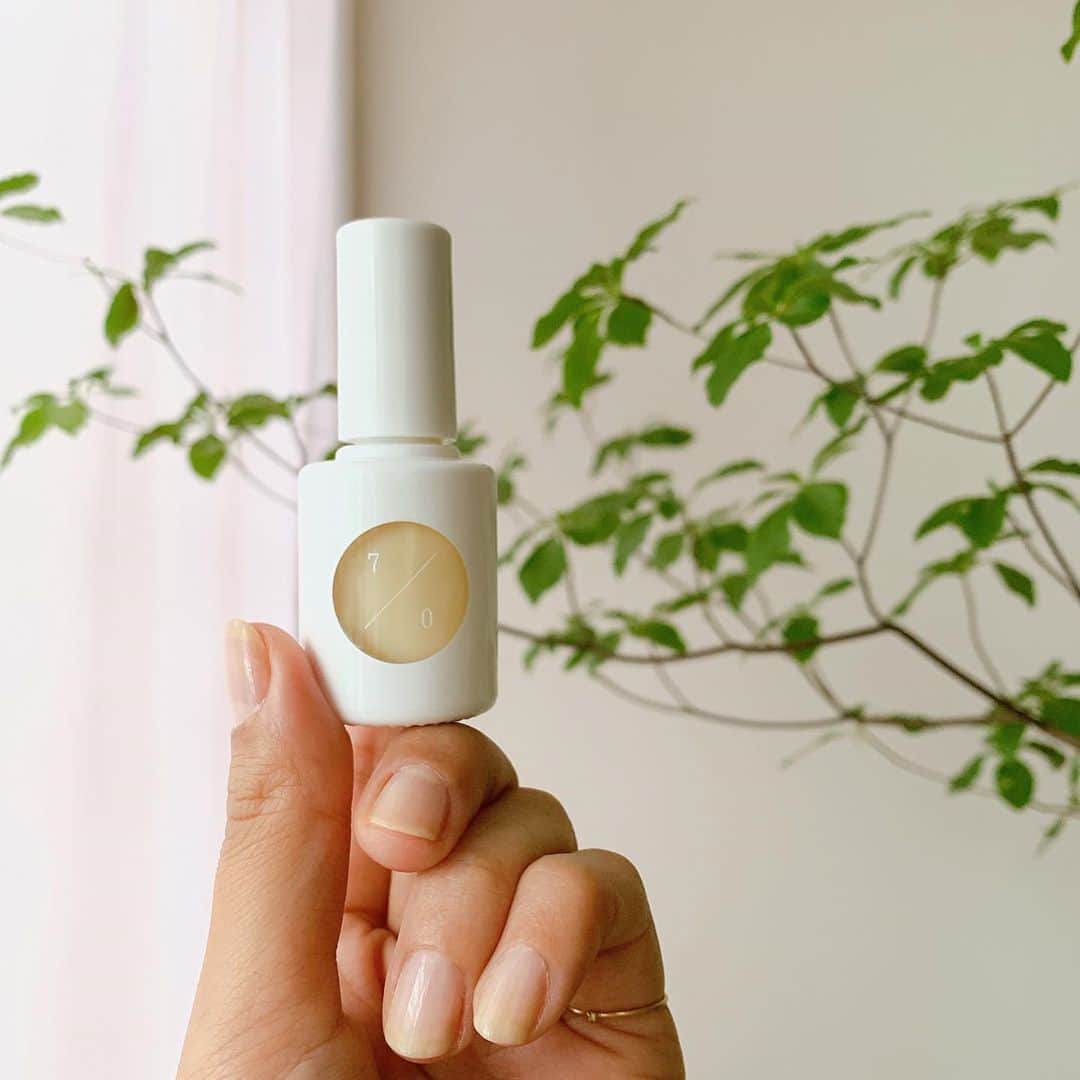 Sayakaのインスタグラム：「* 最近はネイルもナチュラルな雰囲気が好き🌿✨ ukaのcolor base coat zeroは 重ね塗りしてほんのり乳白色で 手元も自爪も綺麗に見えるのがお気に入り☺️💓 . . #fashion #cosme #nail #nailstagram #selfnail #nailpolish #uka #ukanail #ukacolorbasecoatzero #sayakasnail #sayakas_favorite #ネイル #セルフネイル #ネイルポリッシュ #マニキュア #ウカ #カラーベースコートゼロ #ニュアンスカラーネイル  #ナチュラルネイル  #ミルキーホワイト」