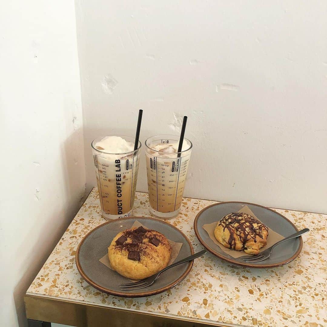 桑島 夢さんのインスタグラム写真 - (桑島 夢Instagram)「. . 𝗗𝗨𝗖𝗧 𝗖𝗢𝗙𝗙𝗘𝗘 𝗟𝗔𝗕☁︎ . 久しぶりにカフェ巡り🌿 . #代官山カフェ#代官山#東京カフェ #ductcoffeelab」6月23日 20時39分 - yumepi23