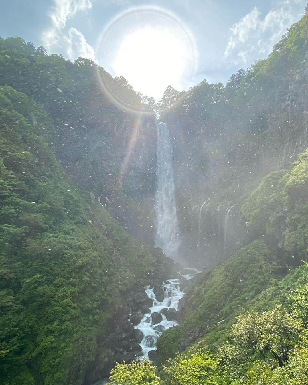 CHIHAさんのインスタグラム写真 - (CHIHAInstagram)「マイナスイオン🤍 #華厳の滝　#kegonwaterfall」6月23日 20時41分 - chiha6170