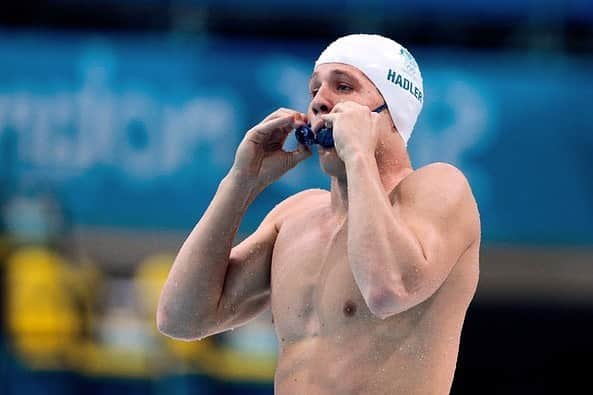 ジェイデン・ハドラーさんのインスタグラム写真 - (ジェイデン・ハドラーInstagram)「Me making out with my goggles at the Olympics. Happy #olympicday 😂」6月23日 20時52分 - jaydenhadler