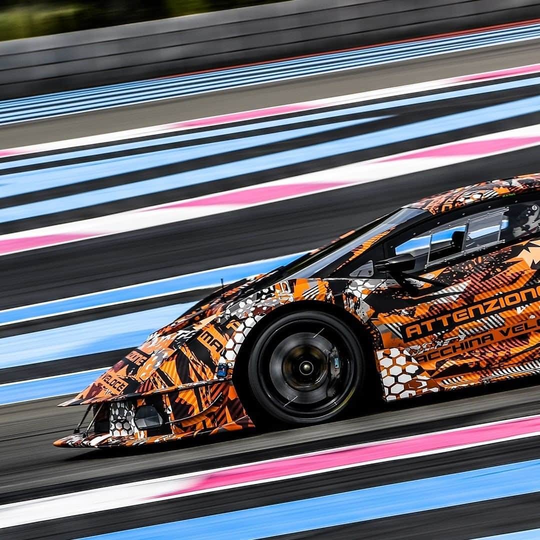 ランボルギーニさんのインスタグラム写真 - (ランボルギーニInstagram)「Excellence and exclusivity combine to create something incredible.  A limited-edition, track-only Hyper Car is set to hit the track for its world premiere scheduled for summer 2020. Fitted with the most powerful V12 engine to date, the Lamborghini SCV12 will be designed by Centro Stile Lamborghini and assembled entirely within the Lamborghini factory. @lamborghinisc  #Lamborghini #LamborghiniSC #SCV12 #CentroStileLamborghini」6月23日 21時00分 - lamborghini