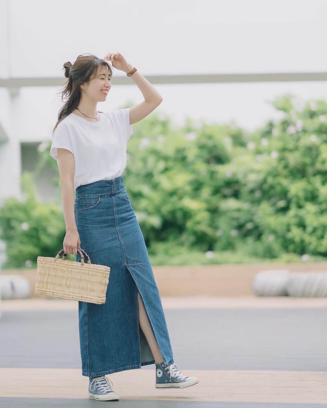 mikicoco00のインスタグラム：「* * * @uniqlo  #コットンリラックスフレンチスリーブt * ゆるっと着心地でシルエットも綺麗！ 何より袖口が広めで二の腕カバーが嬉しい🙊✨ この夏大活躍してくれそう🍉 * 夏は熊本帰れるかなぁ～🐴 * * tops#uniqlo  skirt#macphee  bag##nequittezpas * * * * * #ユニクロtシャツ部#ユニt  #offwhite#Lsize#uniqloginza2020SS #Tシャツコーデ#ユニクロコーデ#pr」