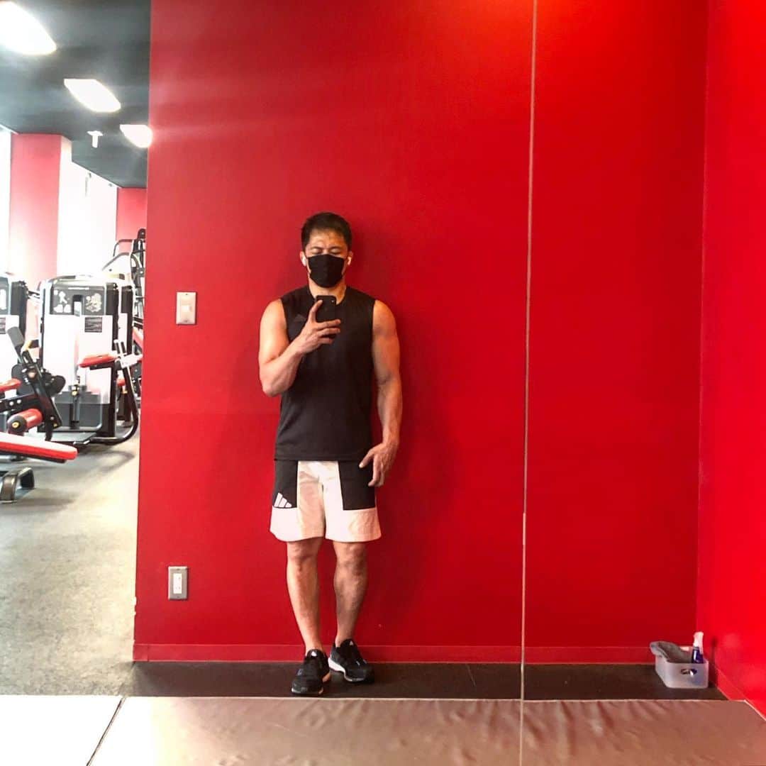 野村忠宏さんのインスタグラム写真 - (野村忠宏Instagram)「少しずつやけど、スポーツ界が動き始めたのが嬉しいな。相手と組み合って思い切り柔道ができるようになるにはまだ時間がかかるけど、その時の為に、選手たちは体の準備をしっかりしておこうね。俺は現役じゃないので適度にトレーニング頑張ります。 #workout #training #gym #Judo #Nomura #トレーニング #リハビリ #柔道 #野村忠宏」6月23日 20時59分 - nomura60kg
